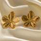 ARETES CHUNKY FLOR DORADA: Versatilidad y Estilo