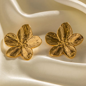 ARETES CHUNKY FLOR DORADA: Versatilidad y Estilo