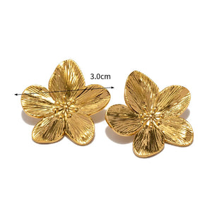 ARETES CHUNKY FLOR DORADA: Versatilidad y Estilo